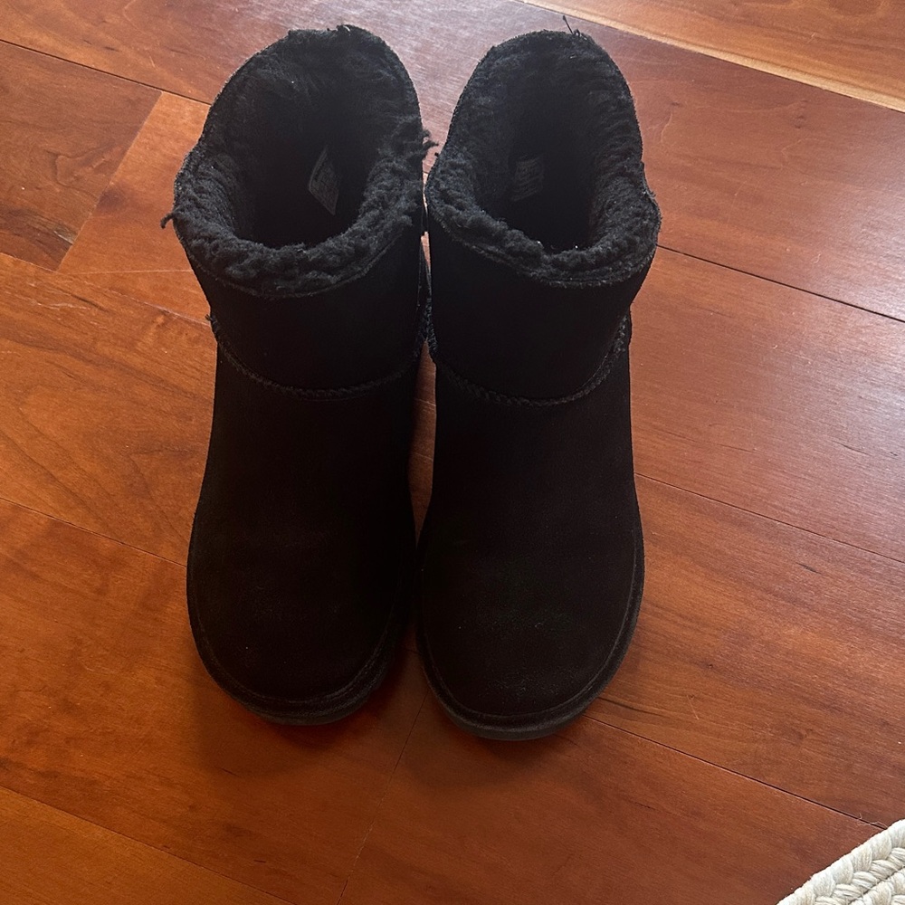 Cozy Black Fur-Lined Bearpaw ankle suede winter boots
